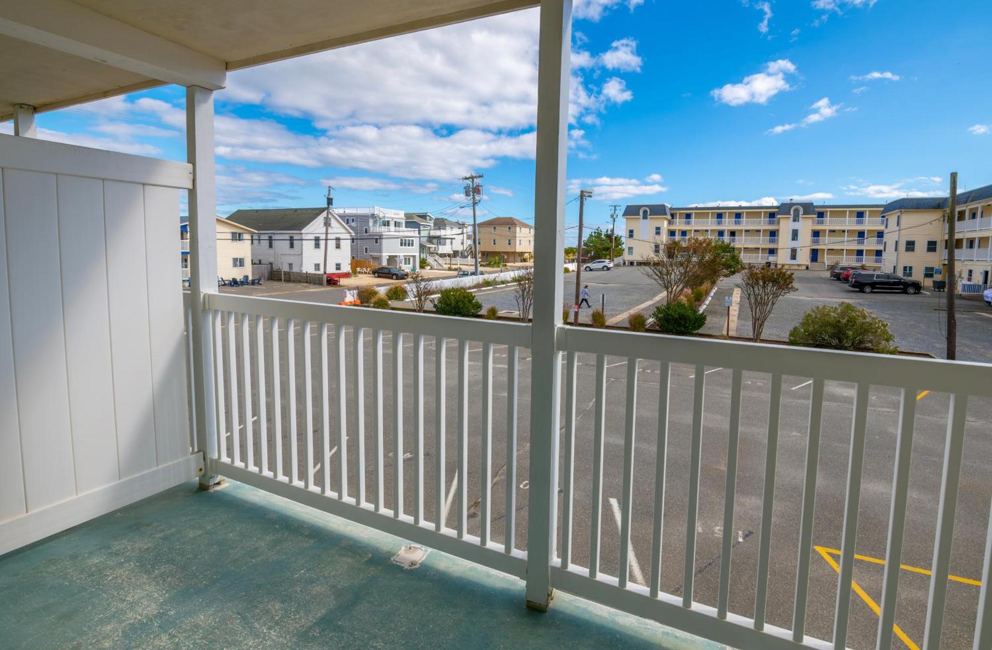 Drifting Sands Oceanfront Hotel Ship Bottom Exterior photo